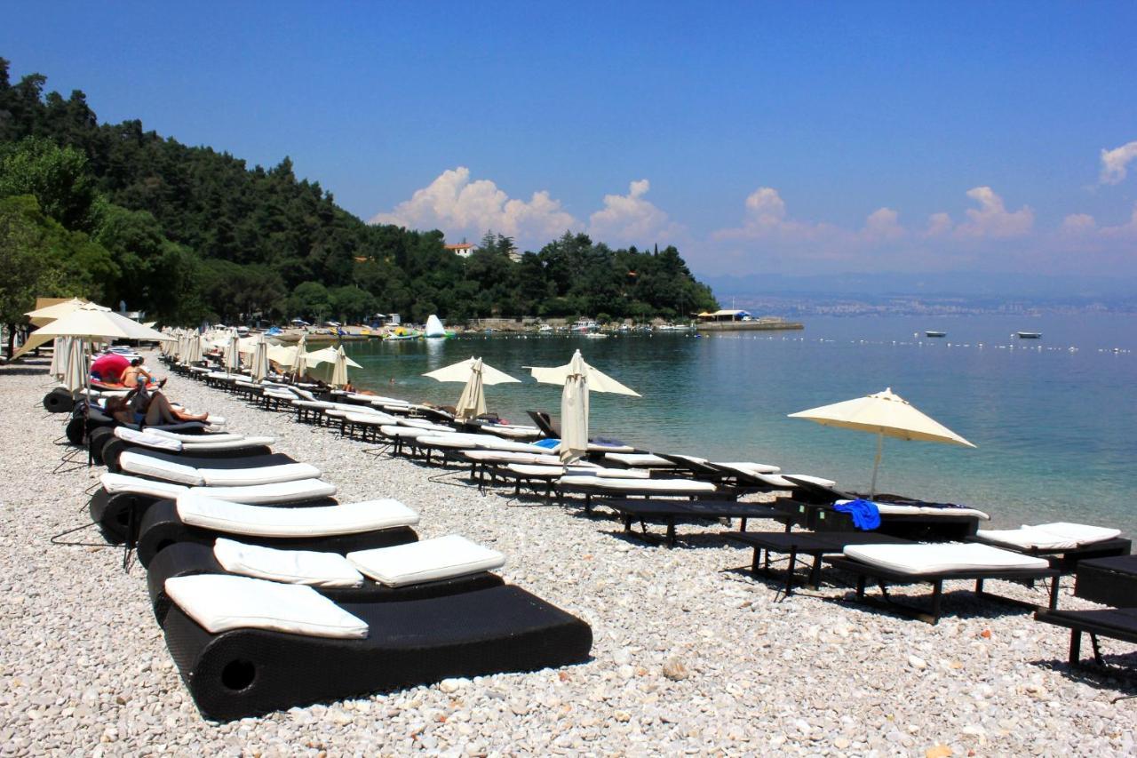 Apartments By The Sea Medveja, Opatija - 7720 Lovran Eksteriør billede
