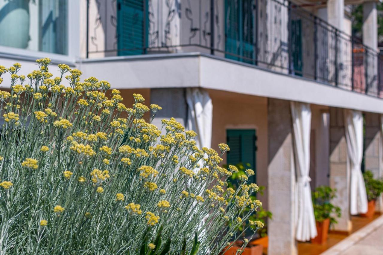 Apartments By The Sea Medveja, Opatija - 7720 Lovran Eksteriør billede