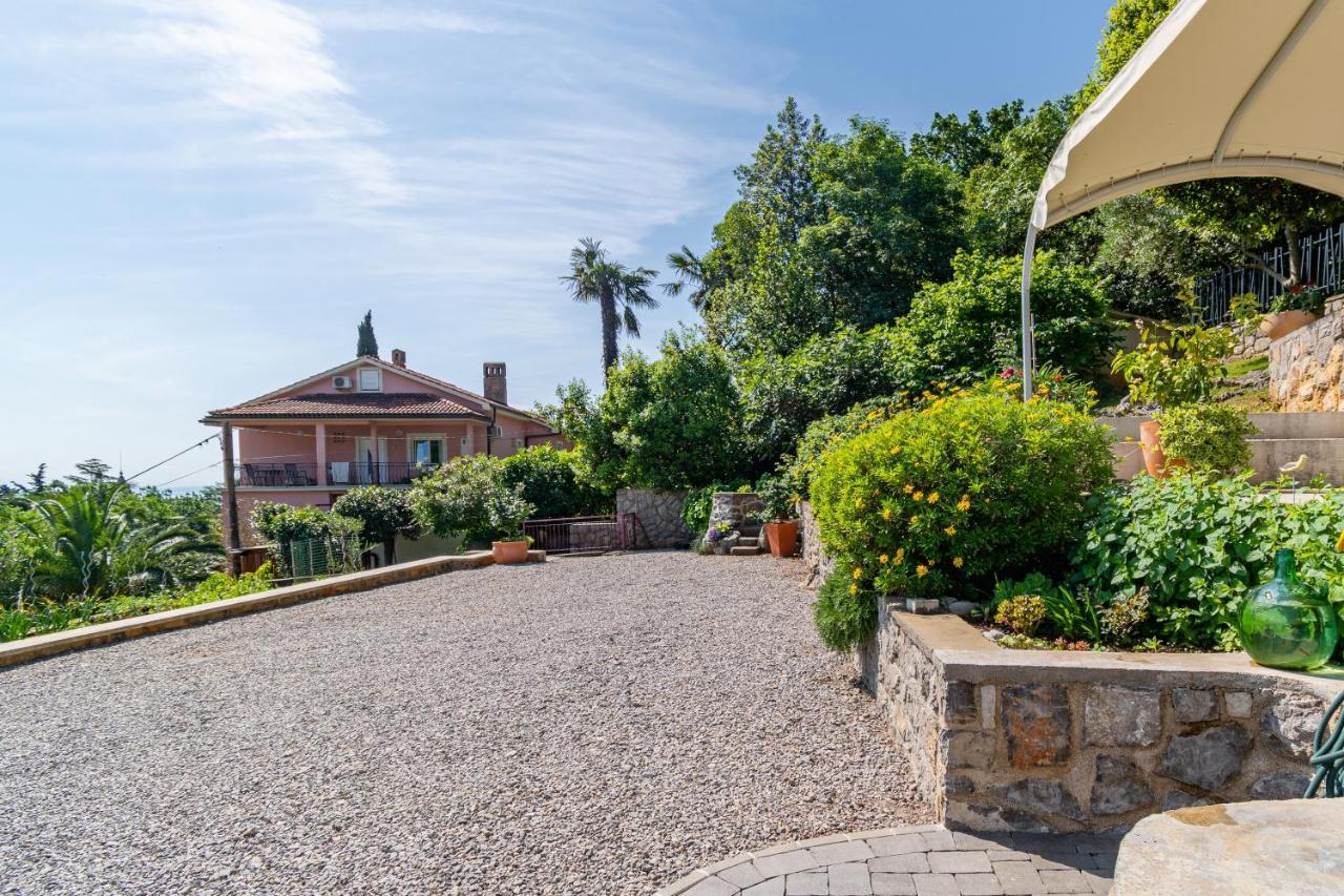 Apartments By The Sea Medveja, Opatija - 7720 Lovran Eksteriør billede