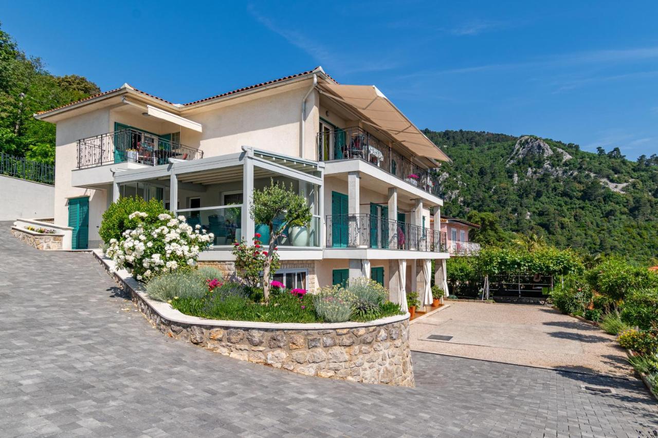Apartments By The Sea Medveja, Opatija - 7720 Lovran Eksteriør billede