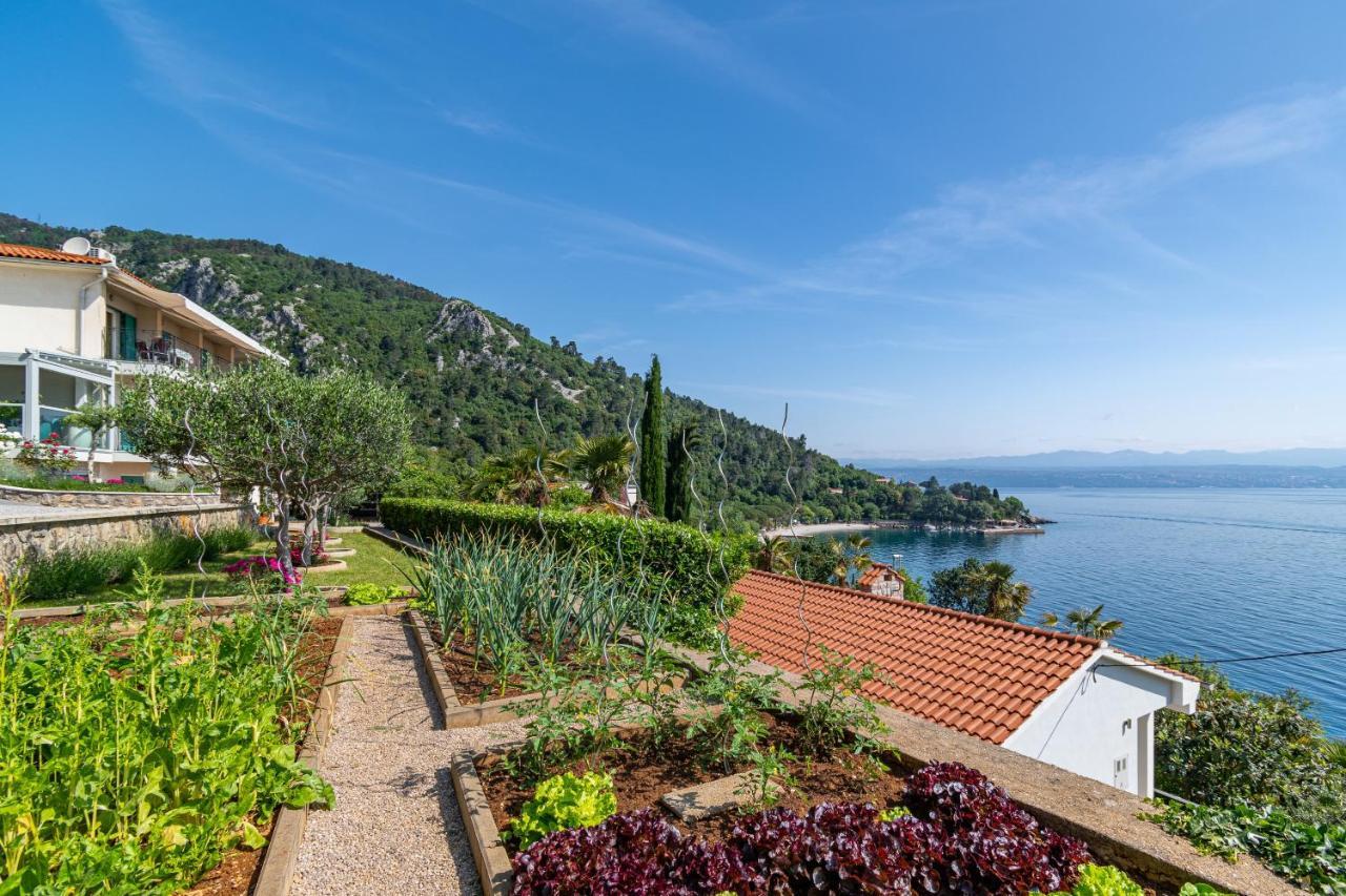 Apartments By The Sea Medveja, Opatija - 7720 Lovran Eksteriør billede
