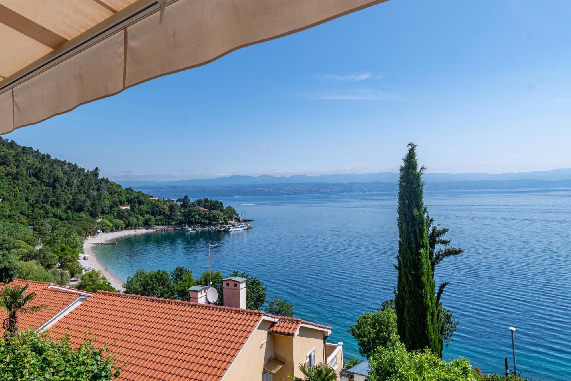 Apartments By The Sea Medveja, Opatija - 7720 Lovran Eksteriør billede