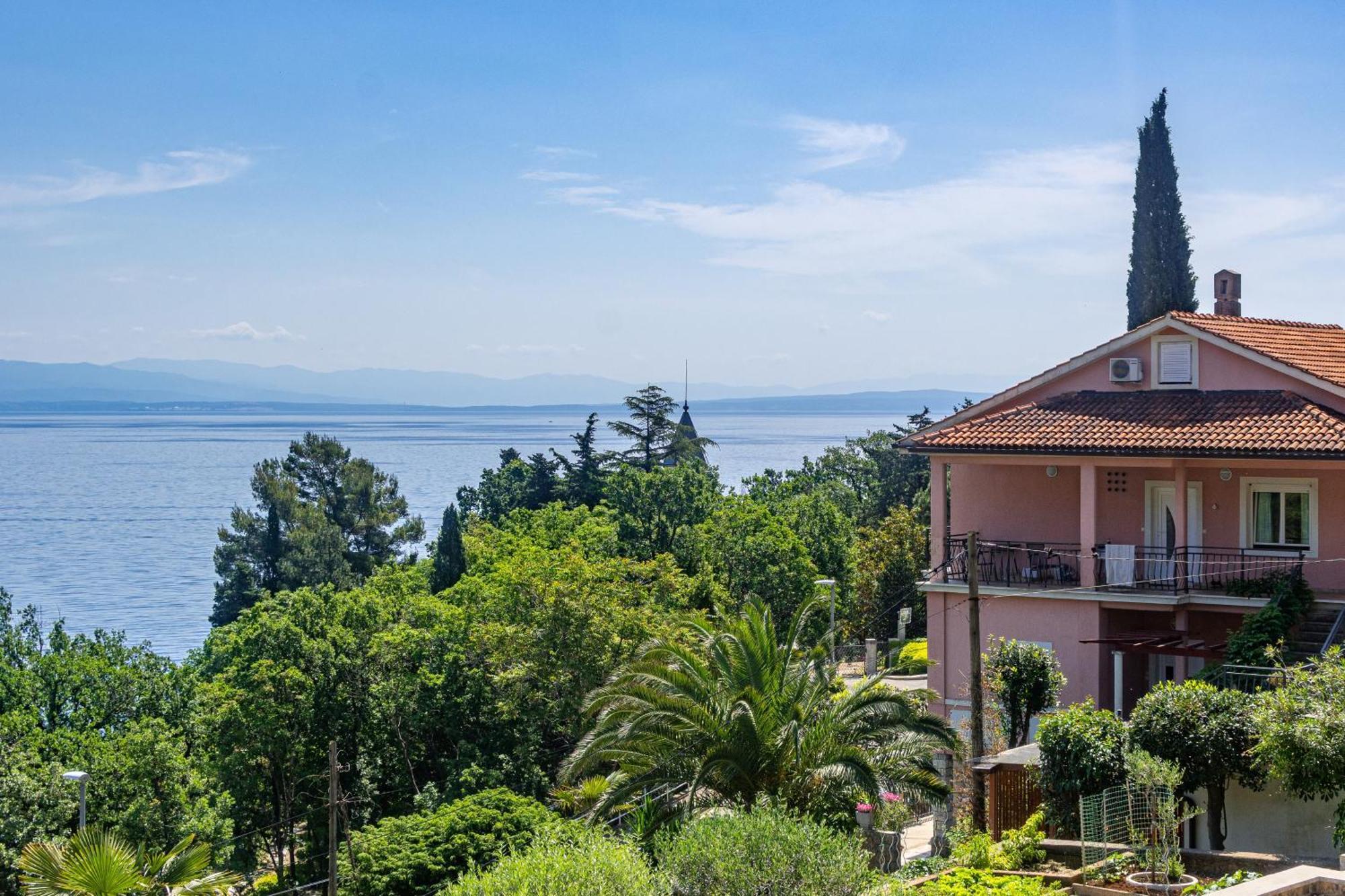Apartments By The Sea Medveja, Opatija - 7720 Lovran Eksteriør billede