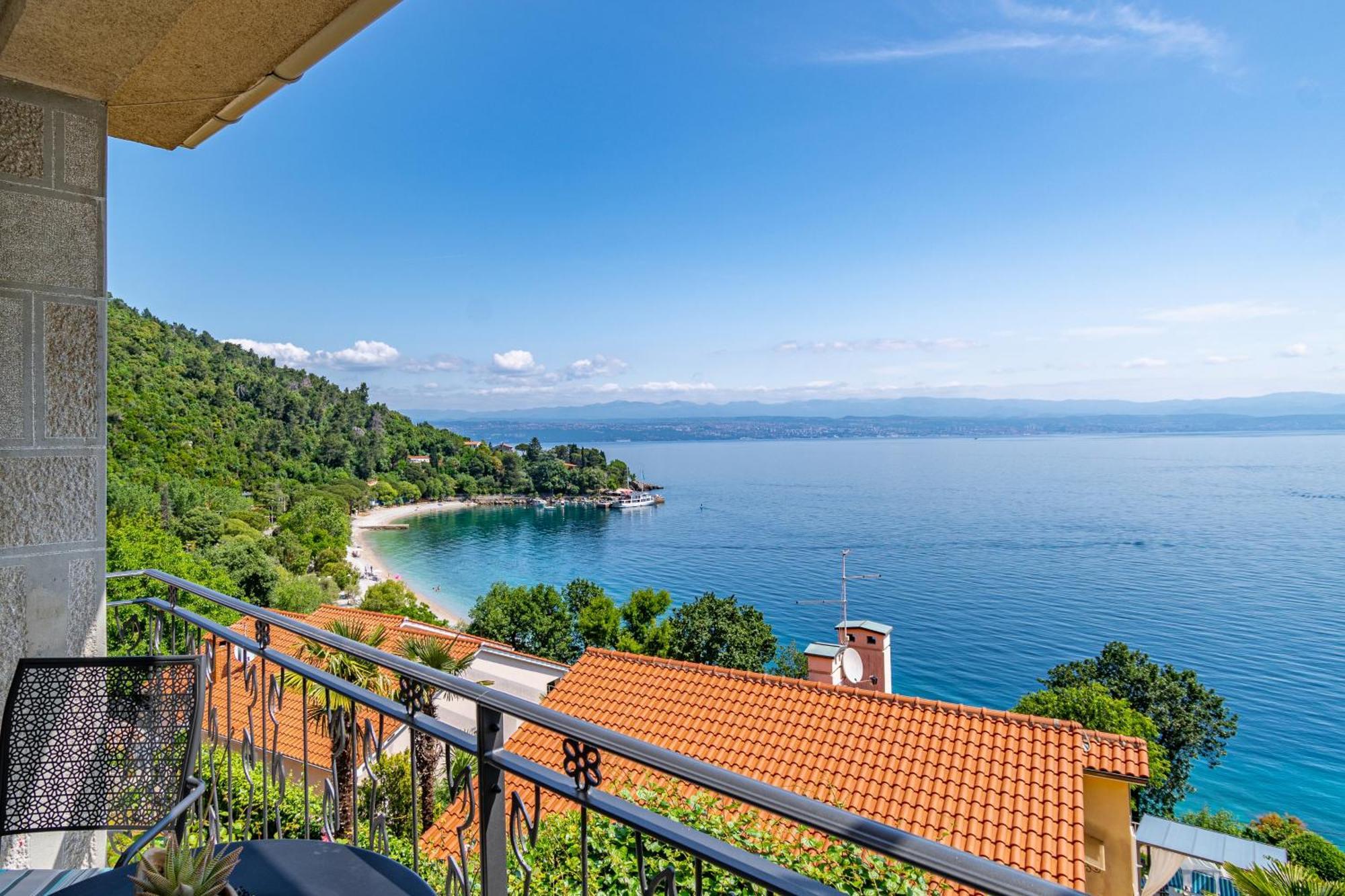 Apartments By The Sea Medveja, Opatija - 7720 Lovran Eksteriør billede