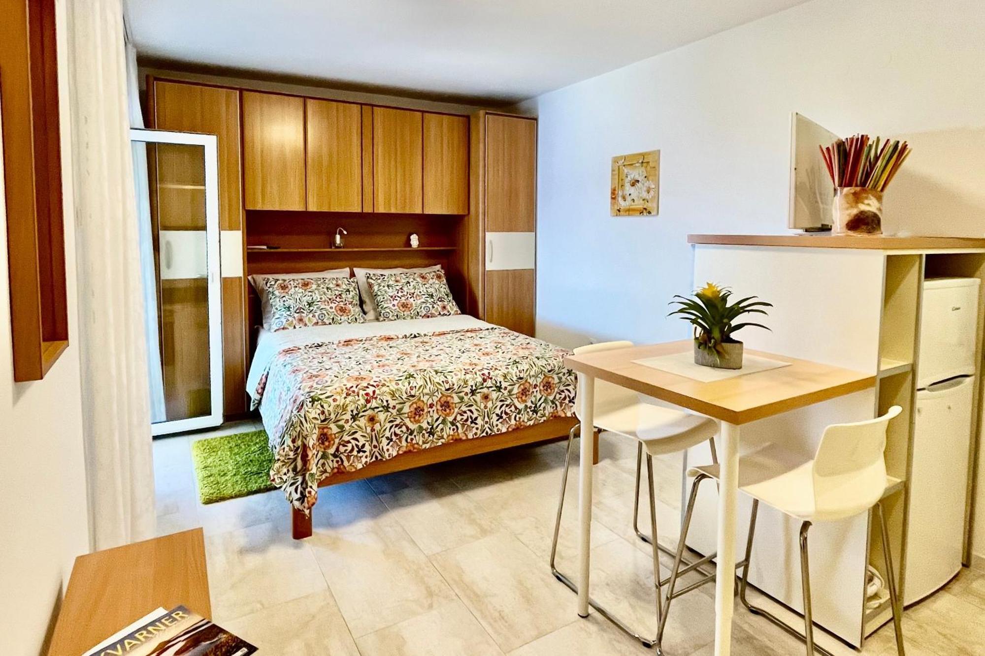 Apartments By The Sea Medveja, Opatija - 7720 Lovran Eksteriør billede