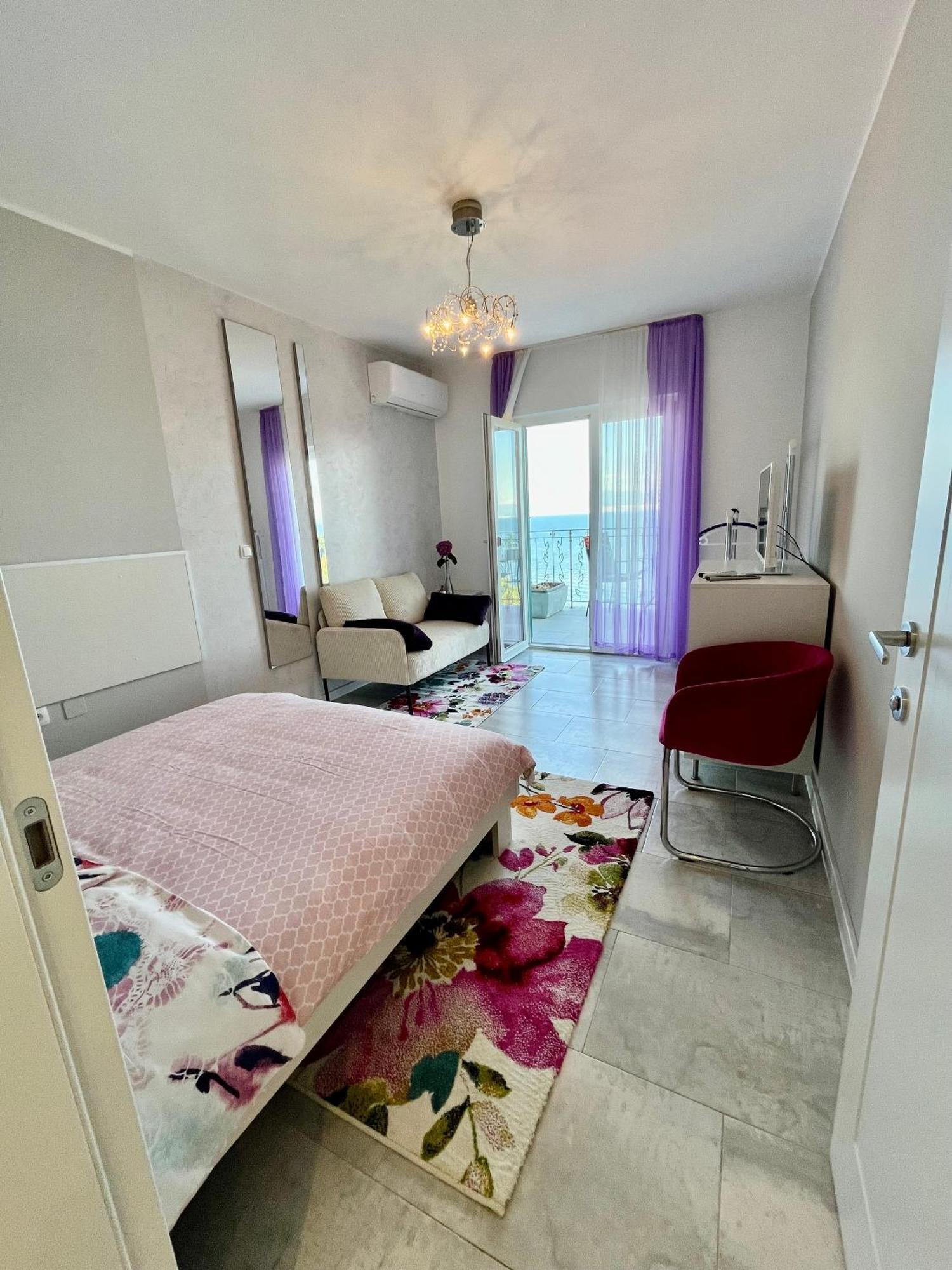 Apartments By The Sea Medveja, Opatija - 7720 Lovran Eksteriør billede