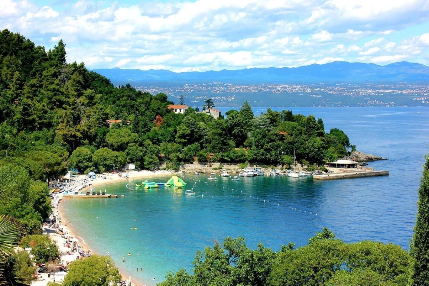 Apartments By The Sea Medveja, Opatija - 7720 Lovran Eksteriør billede
