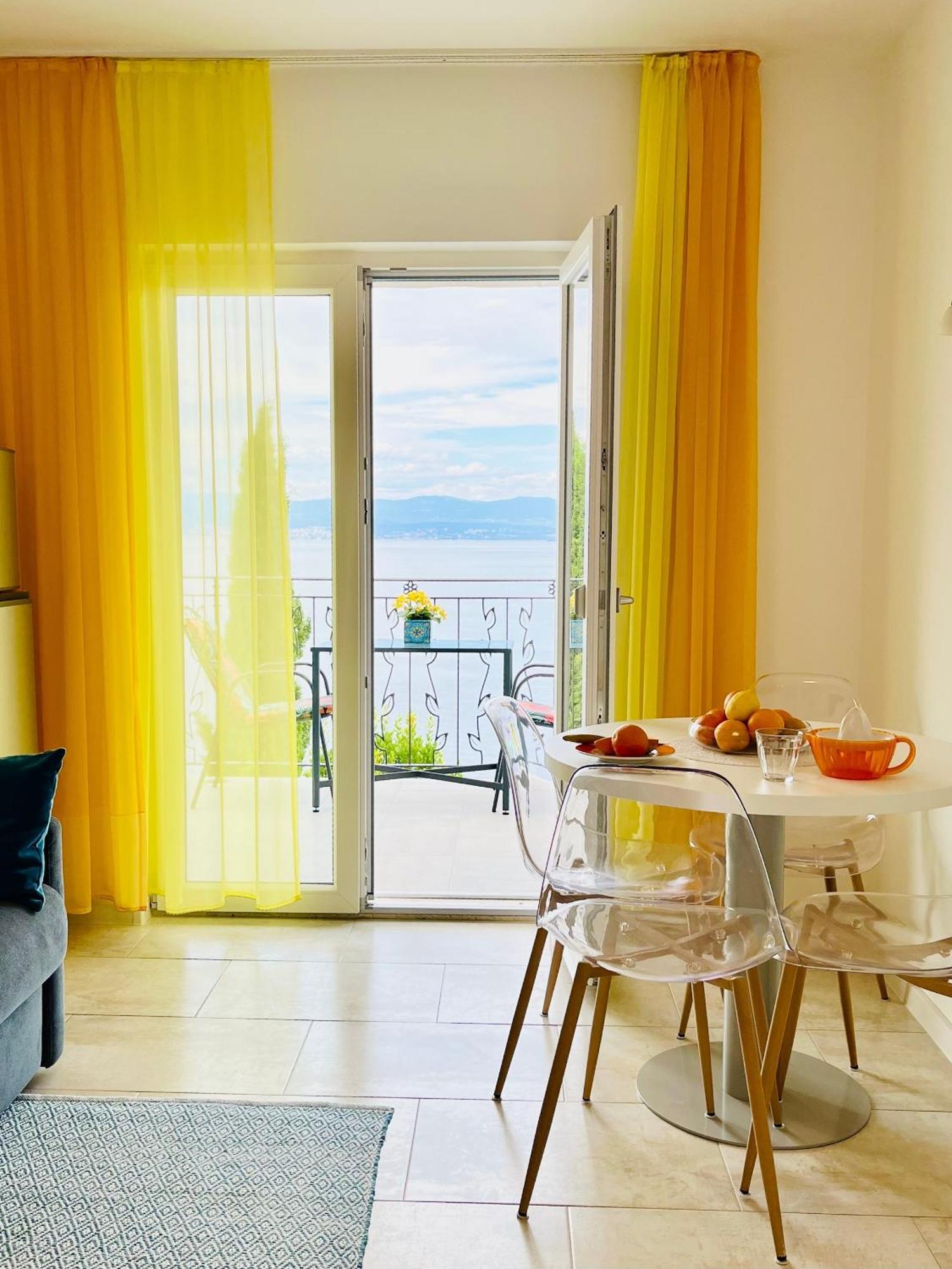 Apartments By The Sea Medveja, Opatija - 7720 Lovran Eksteriør billede