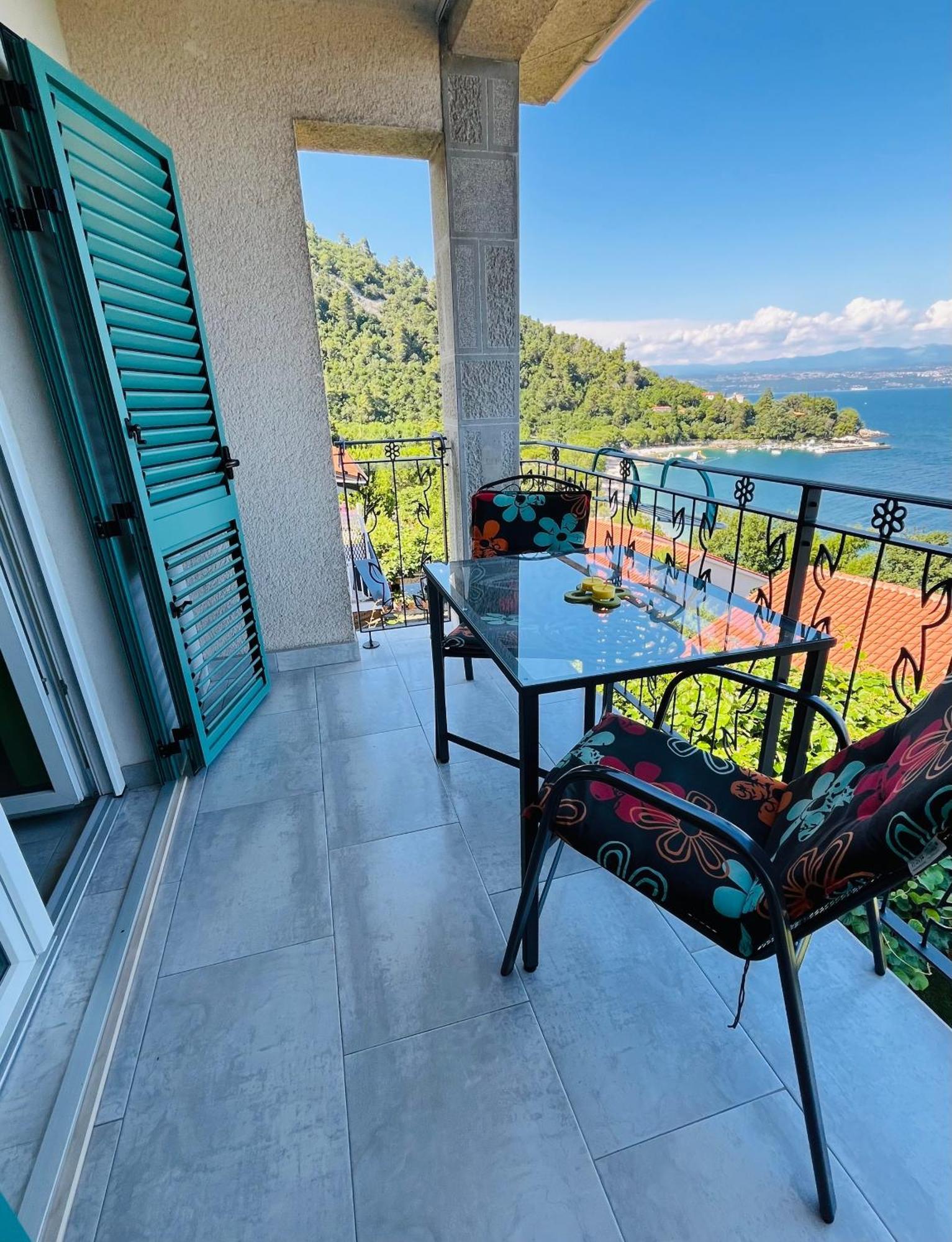 Apartments By The Sea Medveja, Opatija - 7720 Lovran Eksteriør billede