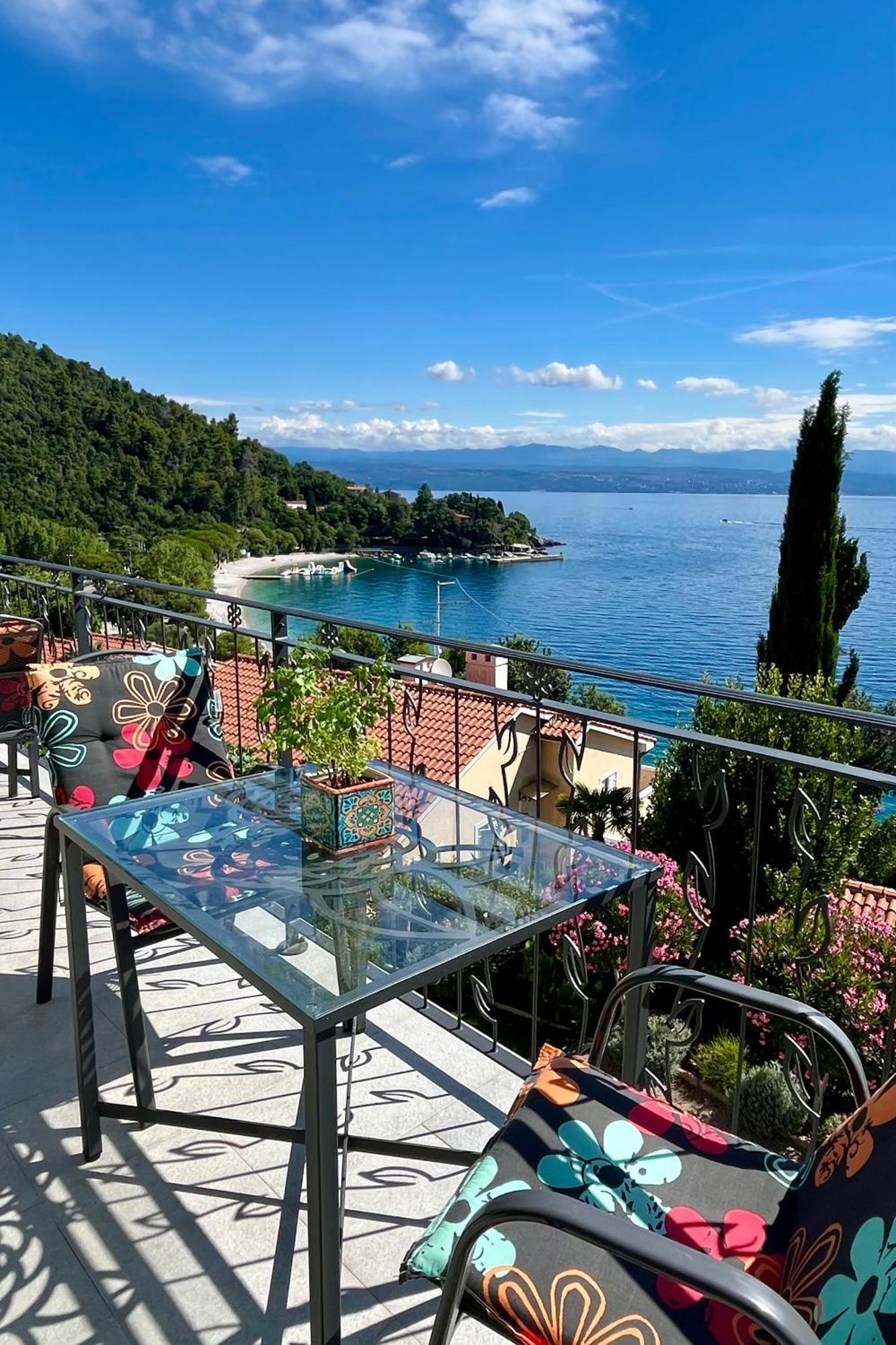 Apartments By The Sea Medveja, Opatija - 7720 Lovran Eksteriør billede